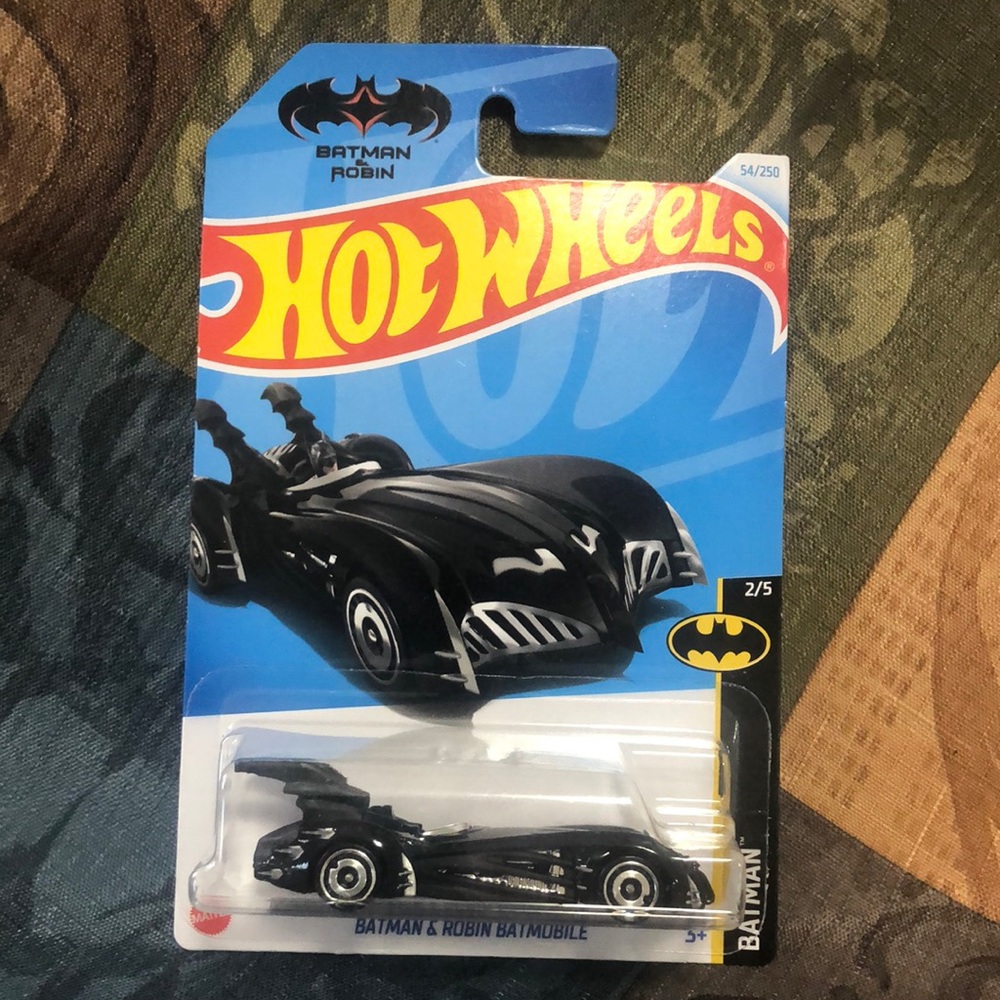 🛍️5/20🛍️BNIB Hotwheels Batman and Robin Batmobile.